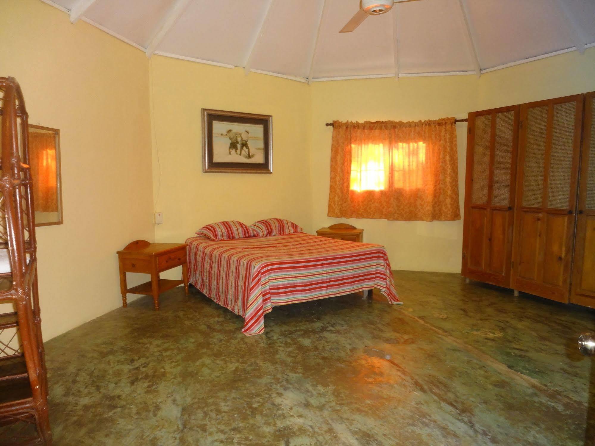 Gipsy Ranch Rooms Кабарете Екстериор снимка
