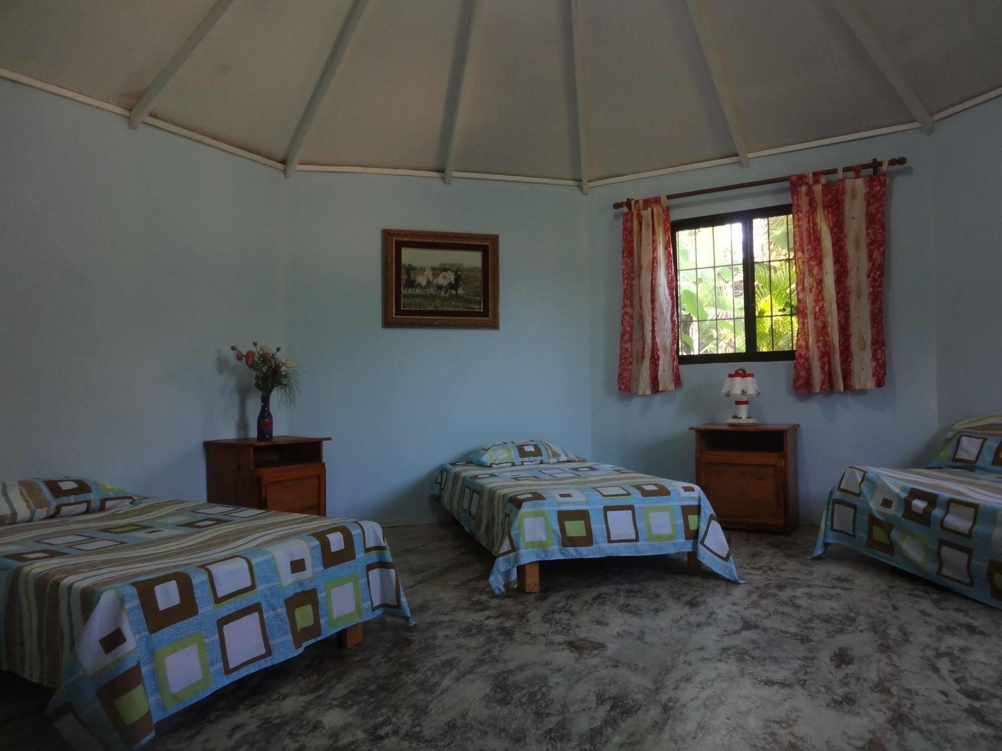 Gipsy Ranch Rooms Кабарете Екстериор снимка