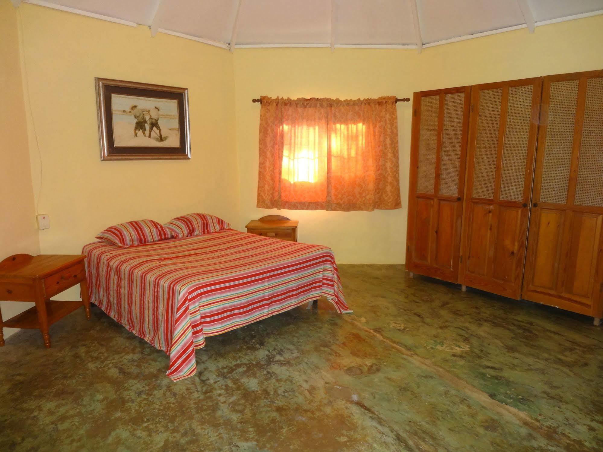 Gipsy Ranch Rooms Кабарете Екстериор снимка