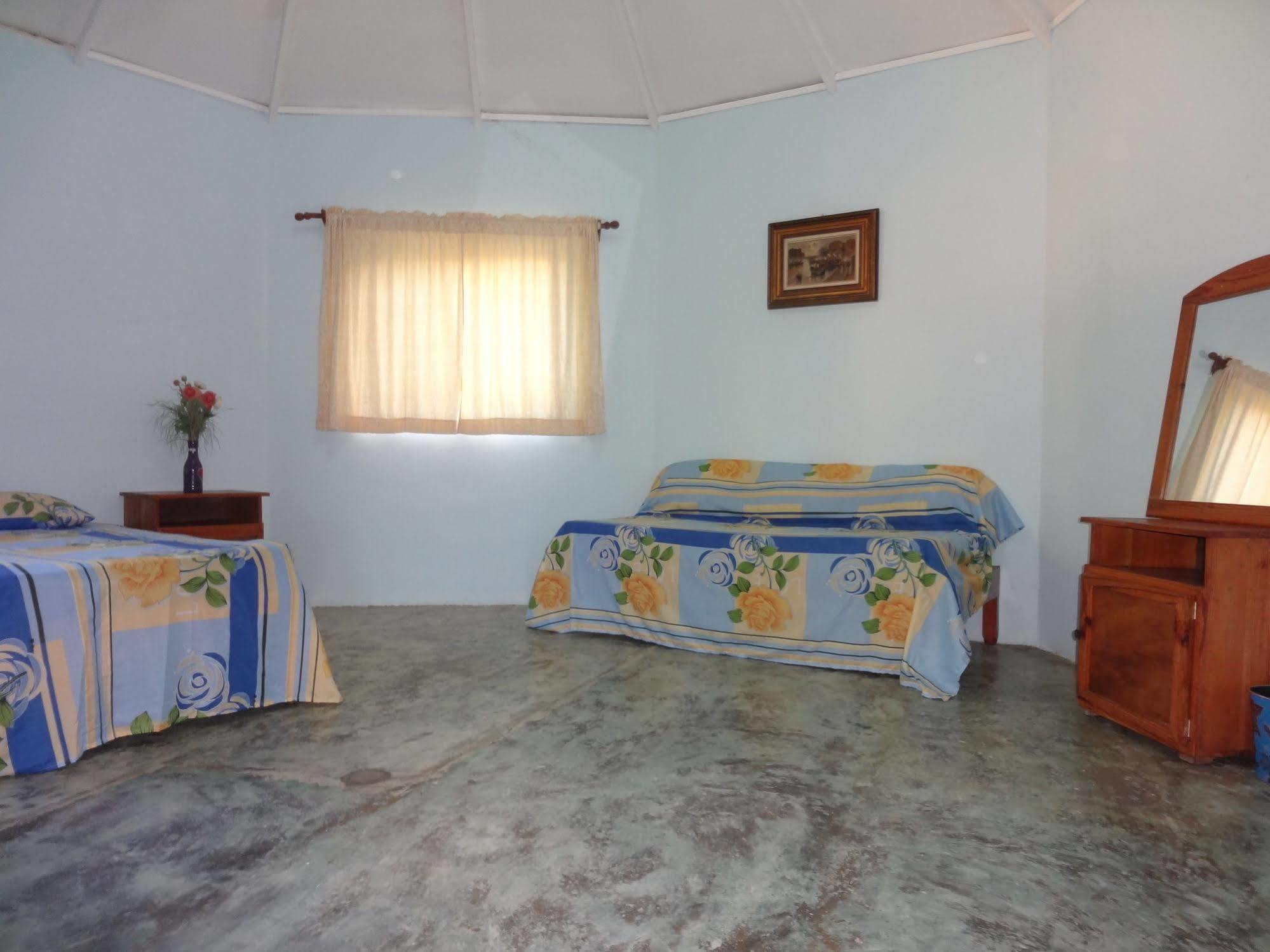 Gipsy Ranch Rooms Кабарете Екстериор снимка